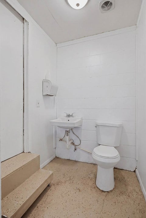Tiny photo for 450 Stephens Street, Rochelle, GA 31079 (MLS # 142698)