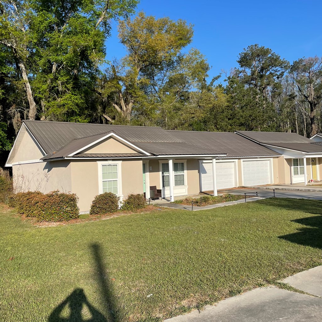 202 Hollow Grove Cir