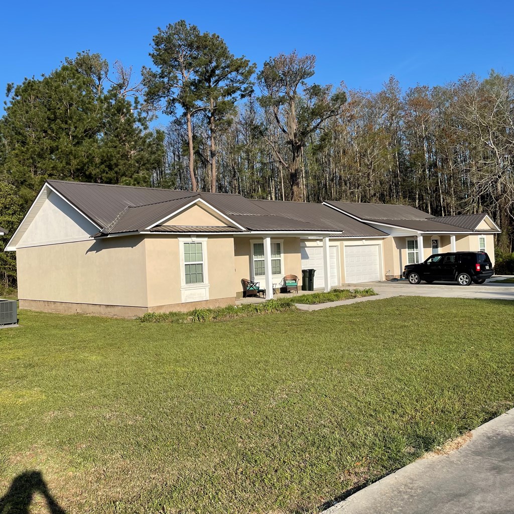 202 Hollow Grove Cir