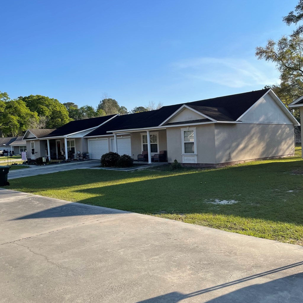 202 Hollow Grove Cir