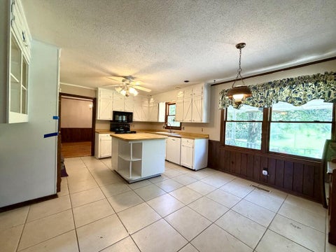 Tiny photo for 108 Newcomer Trail, Fitzgerald, GA 31750 (MLS # 143041)