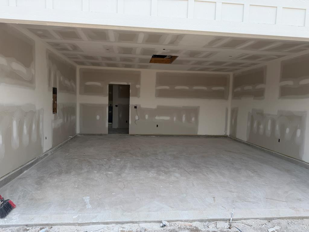 28 Edgewater Ct