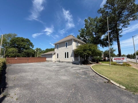 Tiny photo for 805 S Grant St, Fitzgerald, GA 31750 (MLS # 142626)