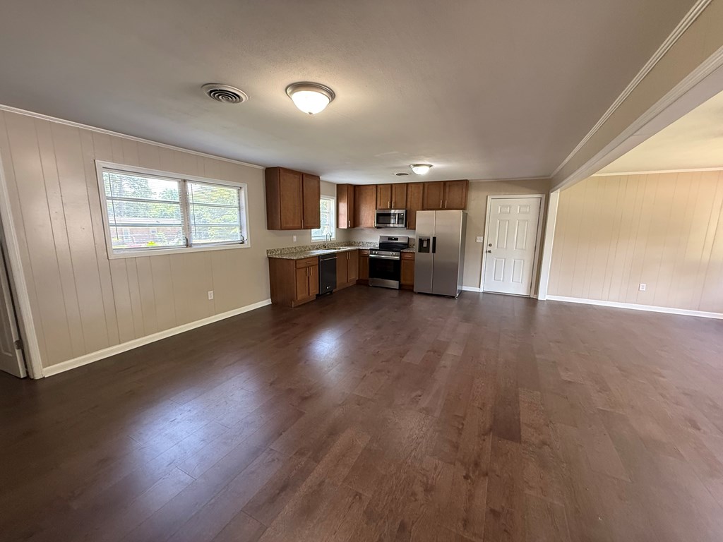 2411 Davis Ave