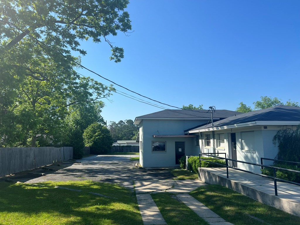 372 E College Ave