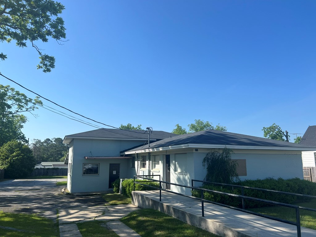 372 E College Ave