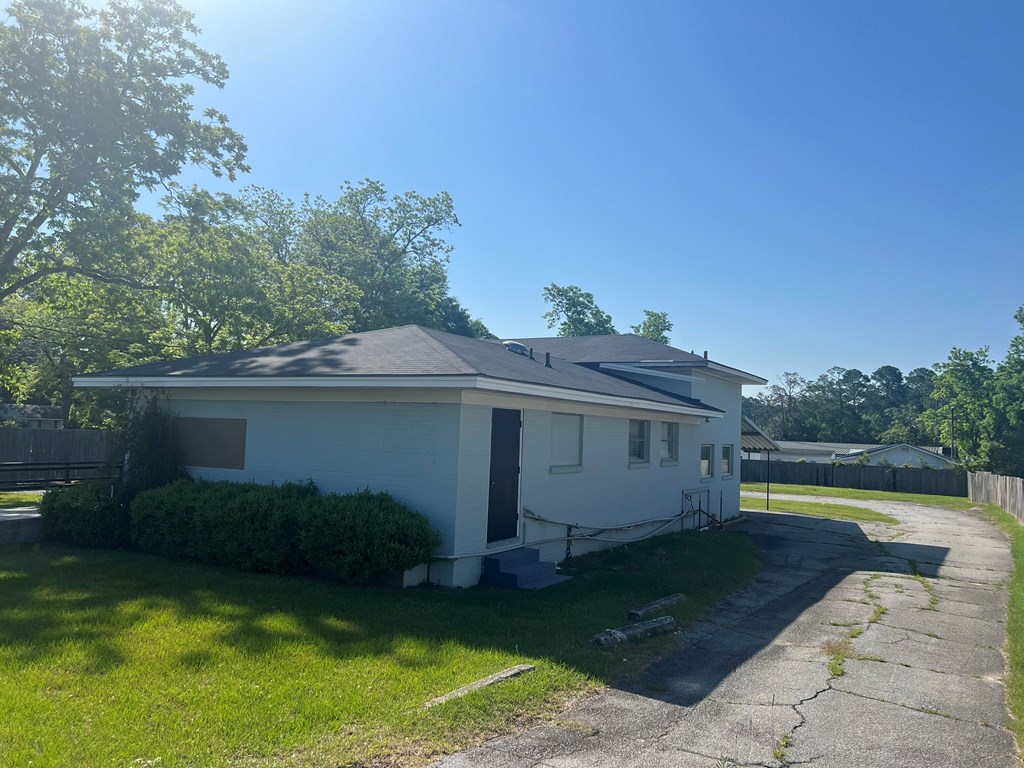 372 E College Ave