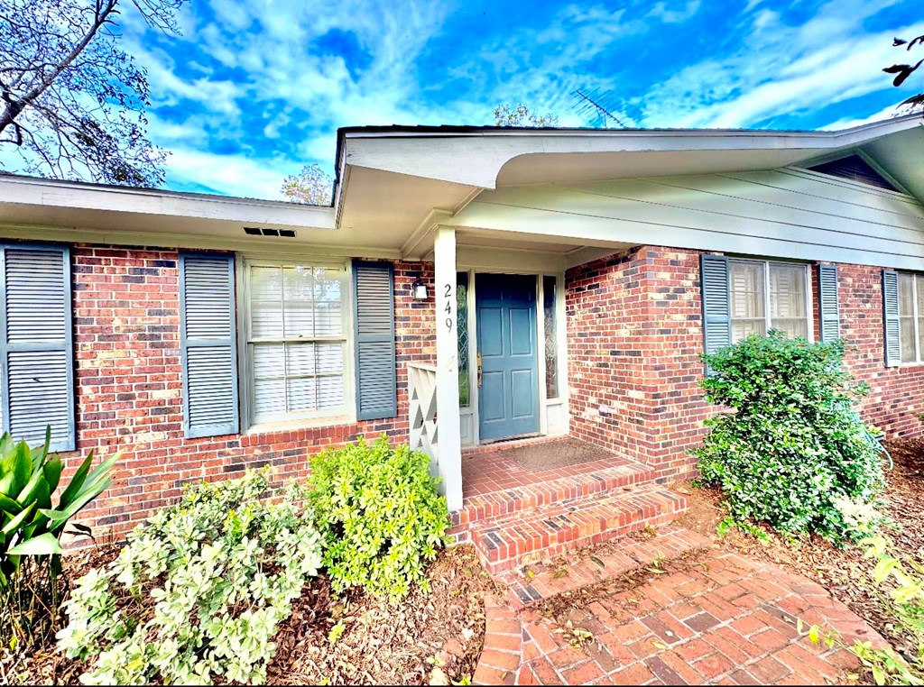 249 Lincoln Ave