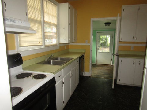 Tiny photo for 608 S Main ST, Fitzgerald, GA 31750 (MLS # 142906)