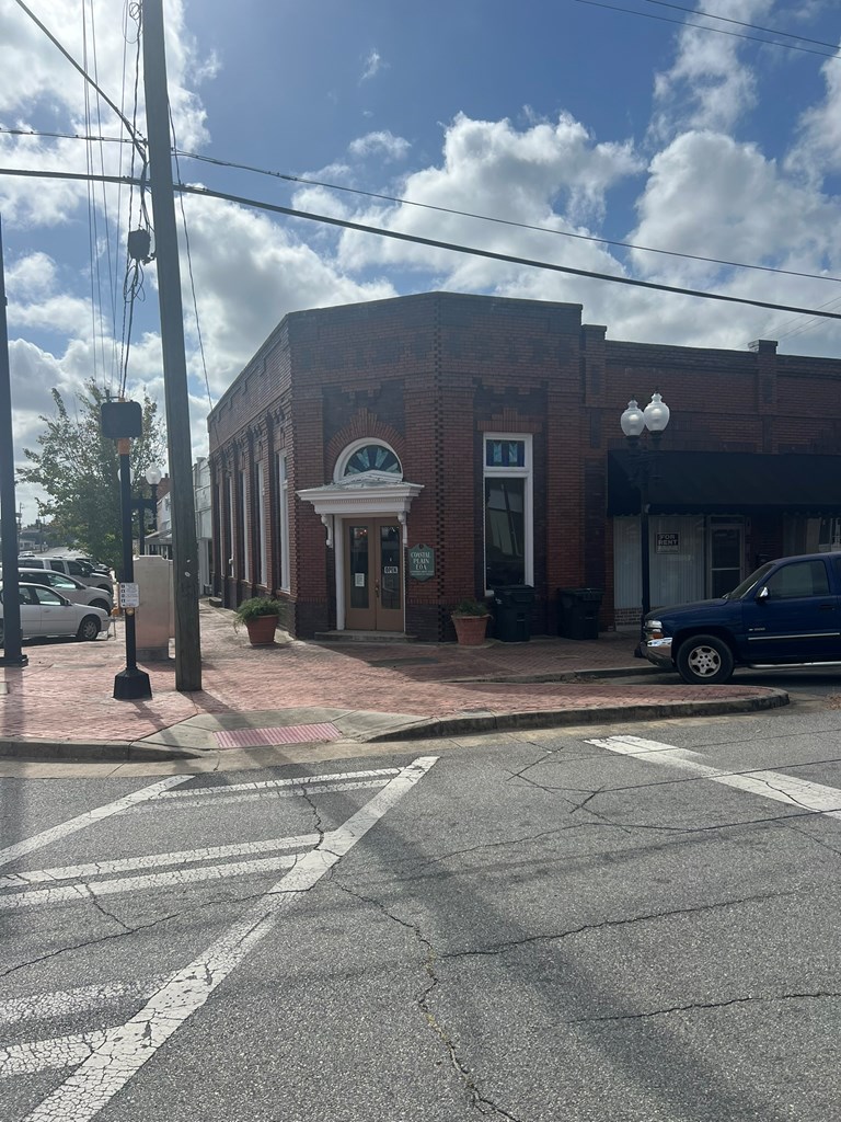 124 E College Ave