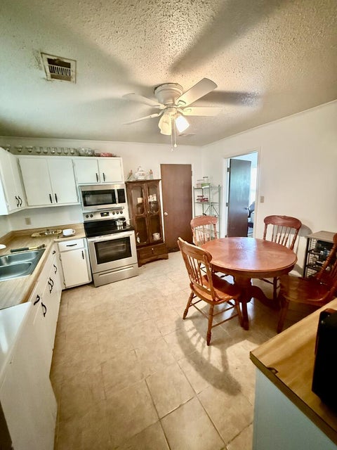 Tiny photo for 306 S Monitor Dr, Fitzgerald, GA 31750 (MLS # 143009)