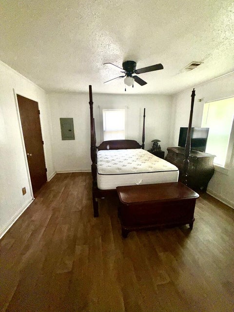Tiny photo for 306 S Monitor Dr, Fitzgerald, GA 31750 (MLS # 143009)