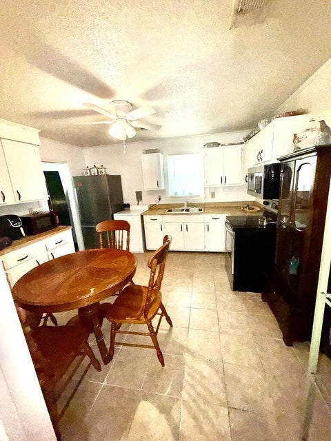 Tiny photo for 306 S Monitor Dr, Fitzgerald, GA 31750 (MLS # 143009)