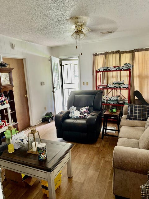 Tiny photo for 306 S Monitor Dr, Fitzgerald, GA 31750 (MLS # 143009)