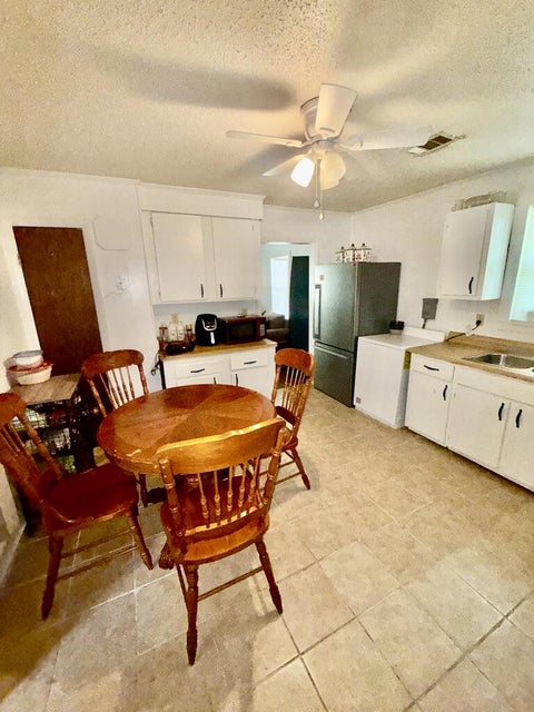 Tiny photo for 306 S Monitor Dr, Fitzgerald, GA 31750 (MLS # 143009)