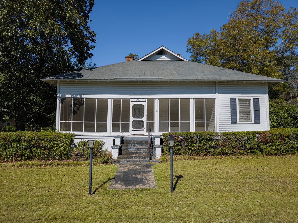 203 E Pinson St