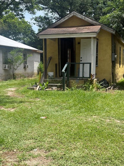 Tiny photo for 821 S Oak Street, Valdosta, GA 31601 (MLS # 142736)