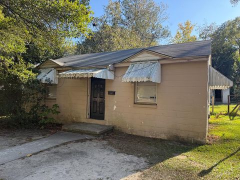 Photo of 724 6 1/2 St, Tifton, GA 31794 (MLS # 139047)