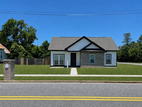 Photo of 215 E Eighth Street, Adel, GA 31620 (MLS # 142839)