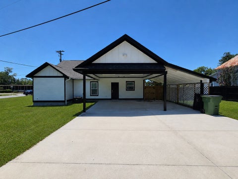 Tiny photo for 215 E Eighth Street, Adel, GA 31620 (MLS # 142839)