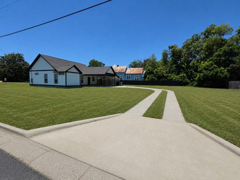 Tiny photo for 215 E Eighth Street, Adel, GA 31620 (MLS # 142839)