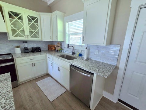 Tiny photo for 215 E Eighth Street, Adel, GA 31620 (MLS # 142839)