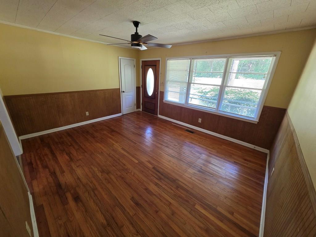 160 Lakeview Drive