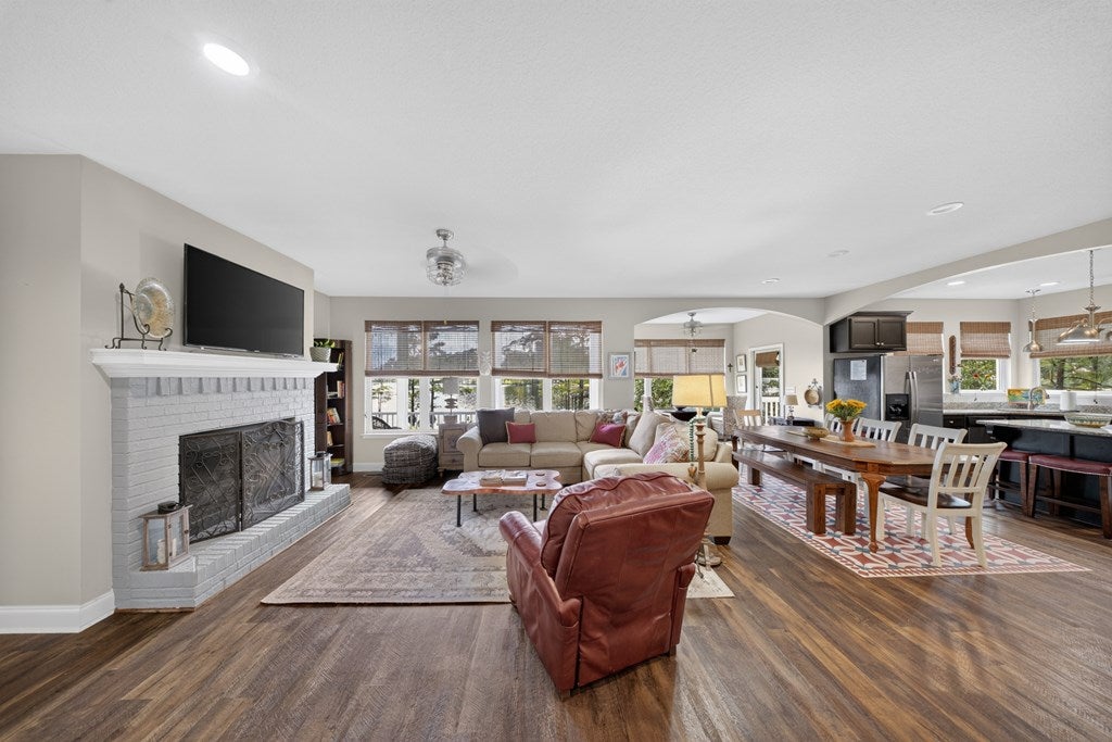 800 Lakeshore Dr