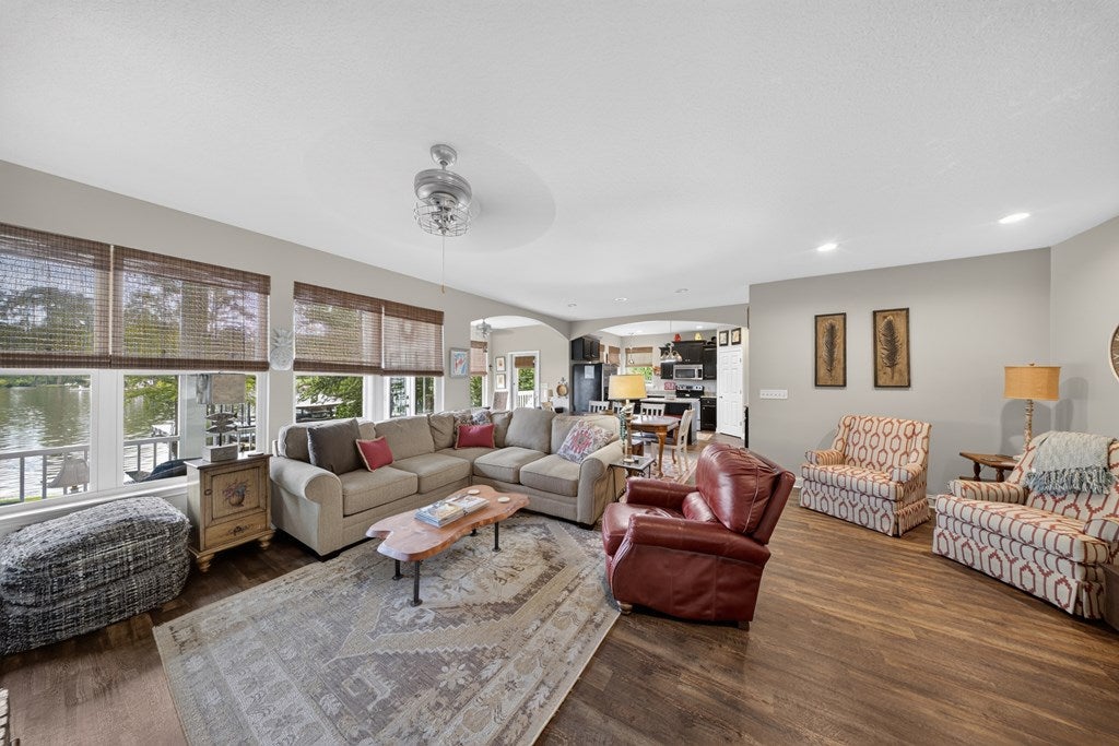 800 Lakeshore Dr