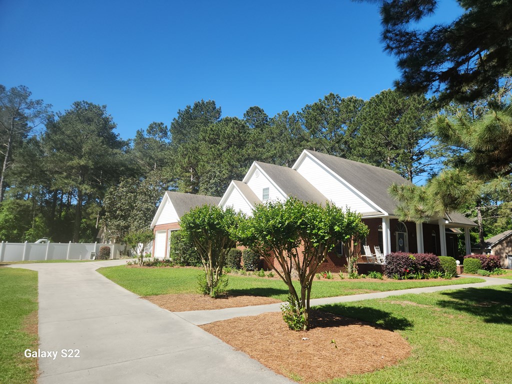 11 Edgewater Drive
