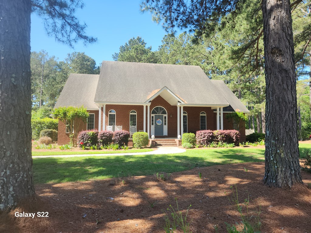 11 Edgewater Drive