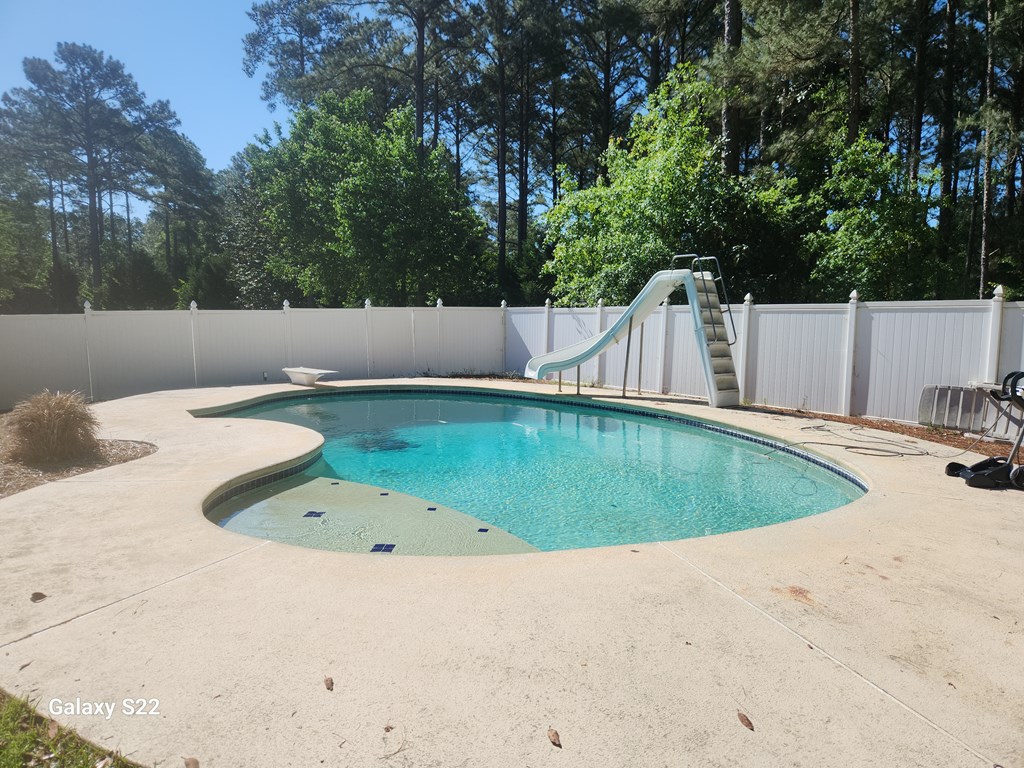 11 Edgewater Drive