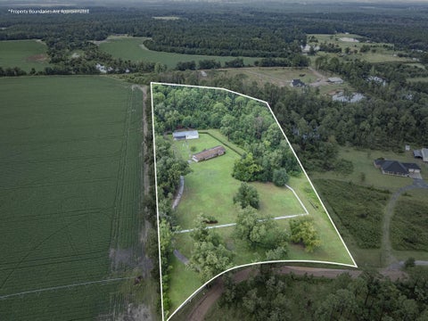 Tiny photo for 701 Quincey Batten Loop, Douglas, GA 31533 (MLS # 143082)