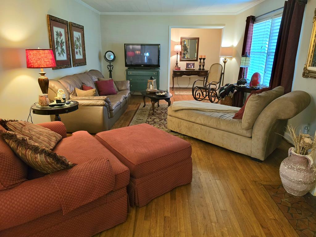 409 W Sultana Drive