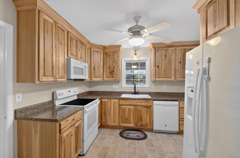 Tiny photo for 117 Burnside Rd, Fitzgerald, GA 31750 (MLS # 142914)