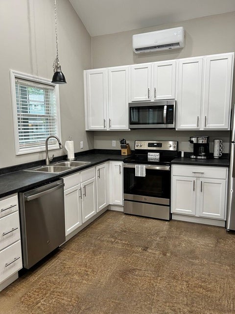 Tiny photo for 243 Perry House Rd, Fitzgerald, GA 31750 (MLS # 143183)