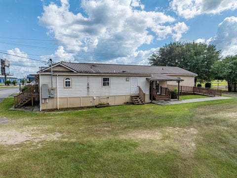 Tiny photo for 293 W Benjamin H Hill Drive, Fitzgerald, GA 31750 (MLS # 138637)