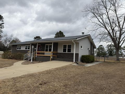 Photo of 85 E Brewton St, McRae, GA 31055 (MLS # 141341)