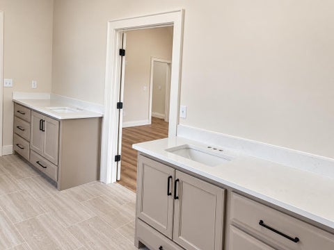 Tiny photo for 10 Edgewater Ct, Tifton, GA 31793 (MLS # 143090)