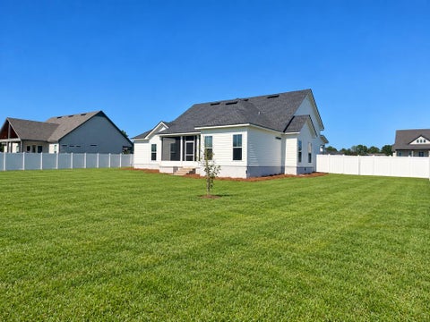 Tiny photo for 26 Water's Edge Way, Tifton, GA 31793 (MLS # 143208)