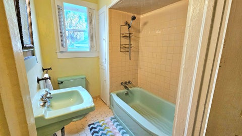 Tiny photo for 810 S Lee Street, Fitzgerald, GA 31750 (MLS # 141370)