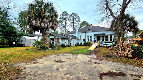 Tiny photo for 810 S Lee Street, Fitzgerald, GA 31750 (MLS # 141370)