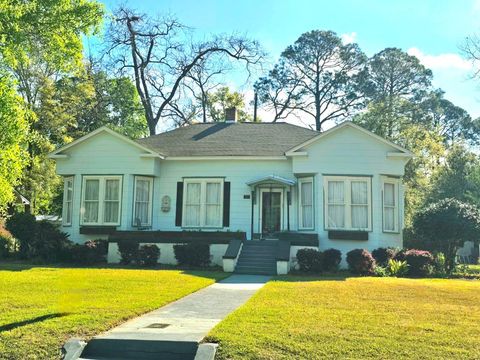 Photo of 810 S Lee Street, Fitzgerald, GA 31750 (MLS # 141370)