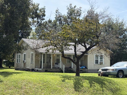 Photo of 411 W End Ave, Ashburn, GA 31714 (MLS # 143132)