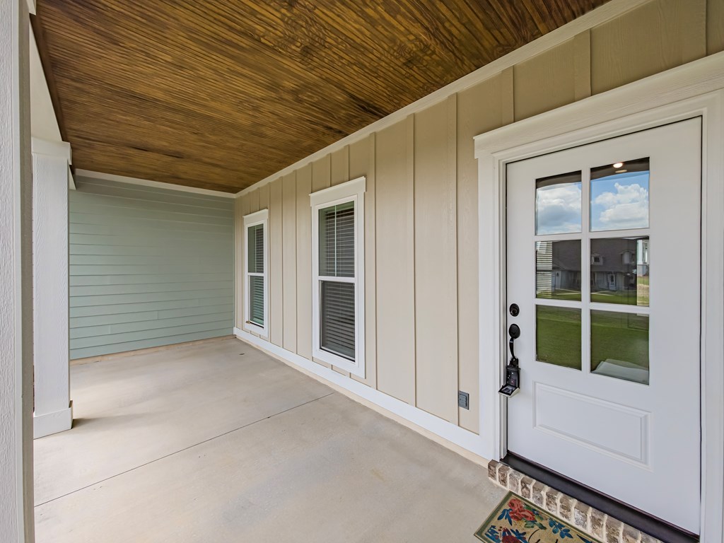 17 Waters Edge Way