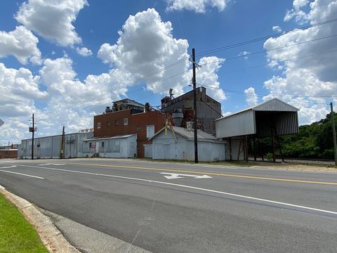 Photo of 130 W 2nd Street, Tifton, GA 31794 (MLS # 138091) Photo of 130 W 2nd Street, Tifton, GA 31794 (MLS # 138091)