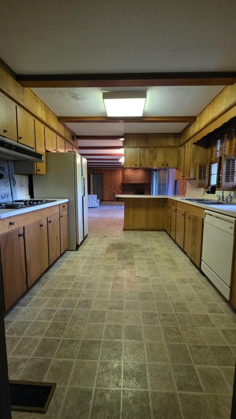 Tiny photo for 1123 W Roanoke Drive Ext, Fitzgerald, GA 31750 (MLS # 143131)