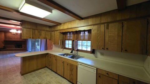 Tiny photo for 1123 W Roanoke Drive Ext, Fitzgerald, GA 31750 (MLS # 143131)