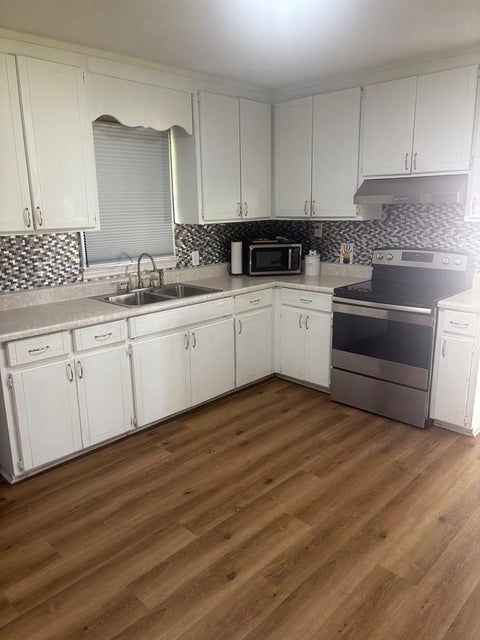 Tiny photo for 219 Bay Street, Nashville, GA 31639 (MLS # 143016)