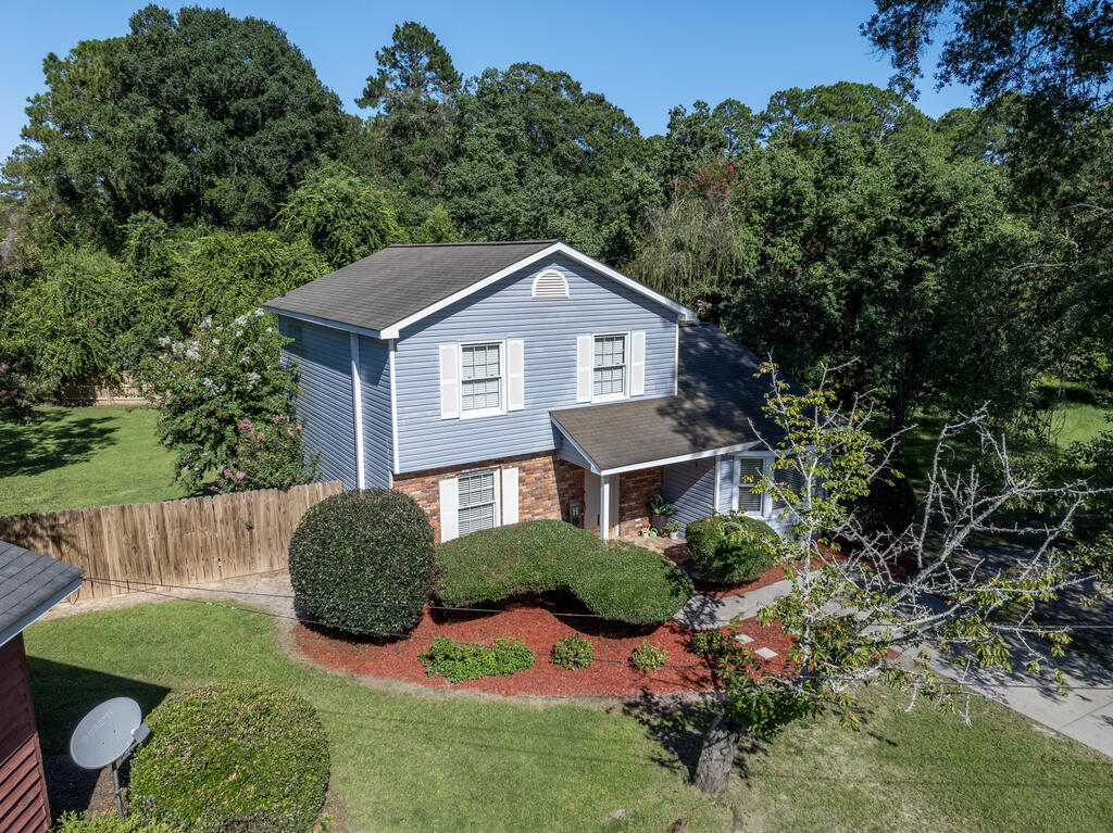 105 Clyde Circle